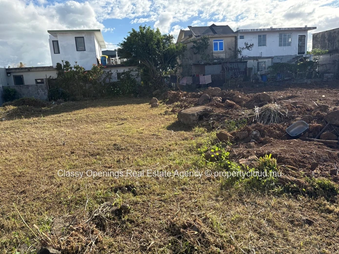 Terrain 372 m² à La Marie — proche arrêt de bus, écoles, commerces