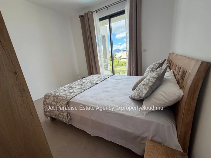 Maison neuve de 4 chambres avec piscine privé et espace Jardin
