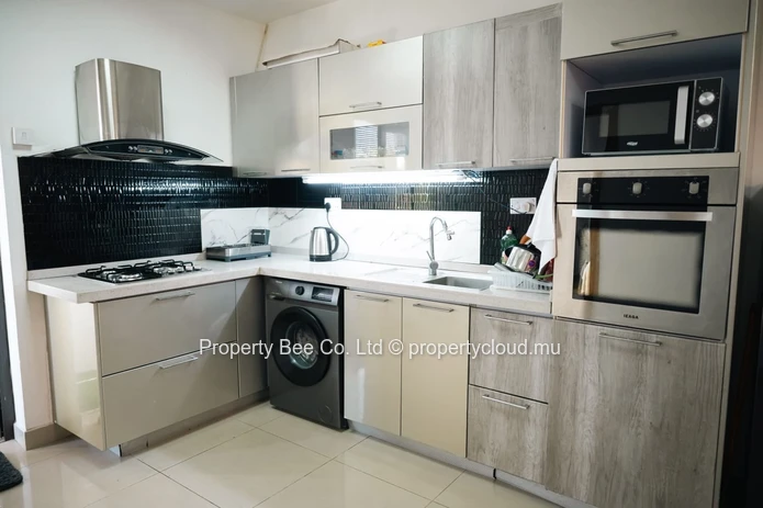 Modern 3 bedroom apartment between Avenues Colombres & Perdrix