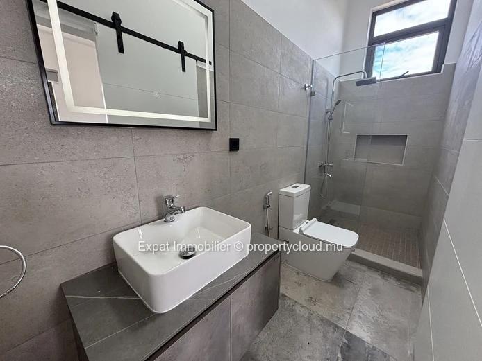 Contemporary 3-Bedroom Villa With Swimming Pool And Summer Kitchen – Grand Baie