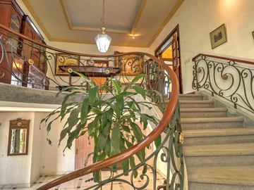 7 Bedroom House