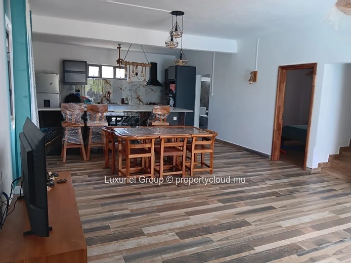 5-Bedroom Villa with Terrace