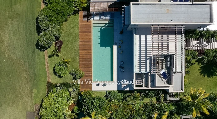 Beau Champ - Luxurious 4-bedroom duplex with golf and sea views