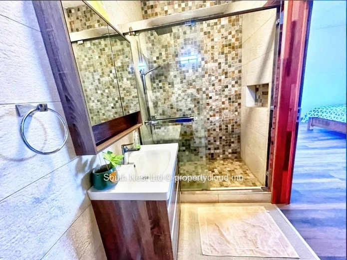 Magnifique villa contemporaine à Pereybere, avec quatre chambres avec salle de bains privative, des espaces de vie él...