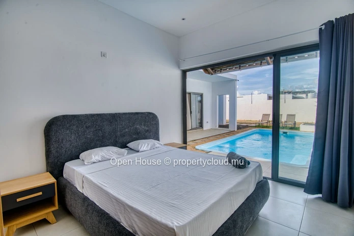 A VENDRE - Marché local - maison entièrement meublée  - Grand Baie, 160m², terrain 380m², 5 chambres, piscine privée,...