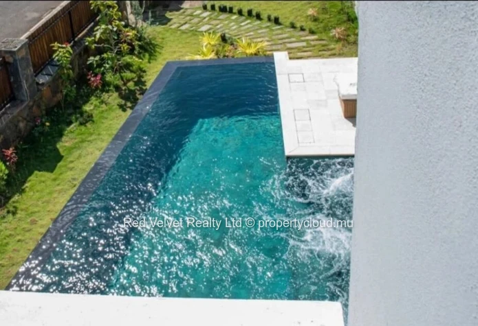 Executive Luxury Villa for Rent in Flic en Flac