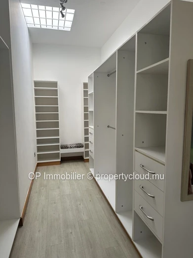 Maison meublée 4 chambres avec piscine à louer à Forêt Daruty