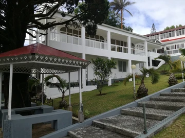 8 Bedroom House