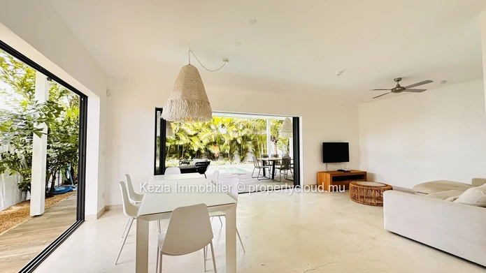 Contemporary Villa With Swimming Pool