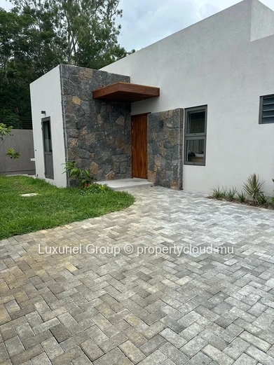 Villa de Charme avec Terrasse et Espace Extérieur Raffiné