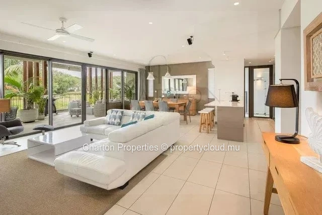 Appartement de 2 chambres en suite avec terrasse et vue dégagée sur le golf