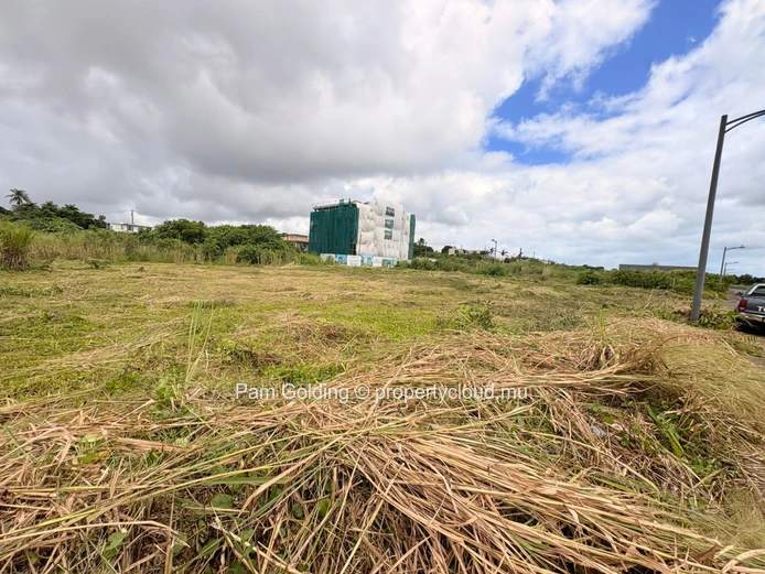Terrain à bâtir de premier choix à vendre à Highland Rose – Potentiel exceptionnel pour un projet commercial et à usa...