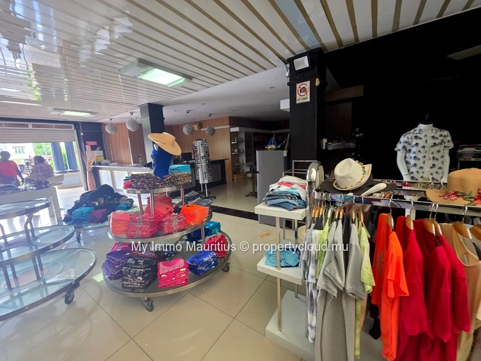 LOCAL COMMERCIAL À LOUER 1200 m2– ARSENAL