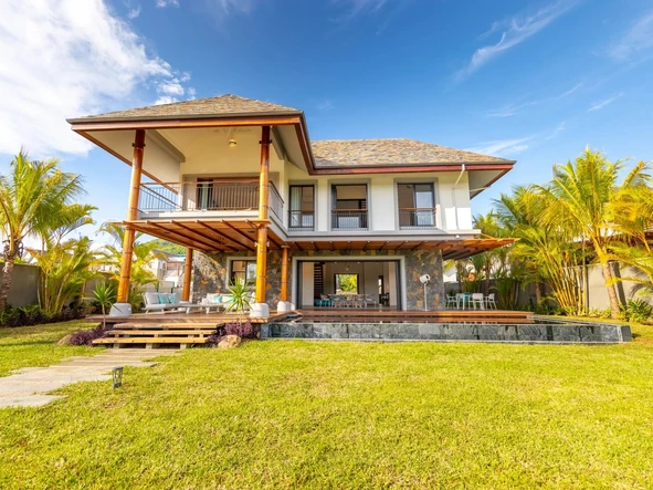 Magnifique villa avec ponton privé à vendre dans l'unique Marina résidentielle de l'Ile Maurice, à Rivière Noire