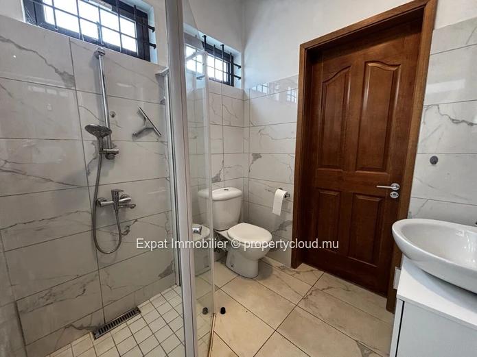 Exclusivité – Villa Contemporaine Avec Séjour Cathédrale, Jardin & Piscine – Péreybère