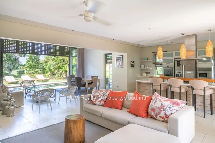 Villa d’Exception avec un magnifique Terrain vue golf à Vendre dans un Domaine Golfique