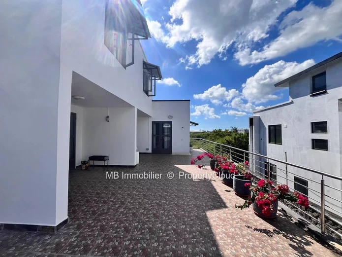 Immeuble comprenant 4 appartements à vendre - Mont Choisy