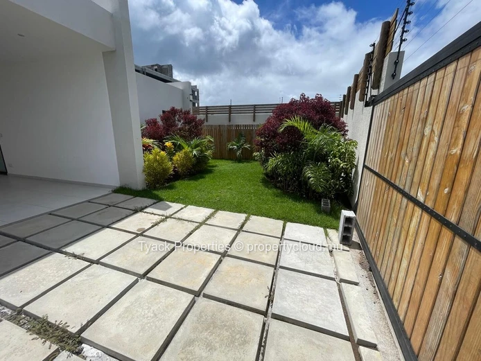 Spacious Luxury Villa with Private Amenities – Grand Baie