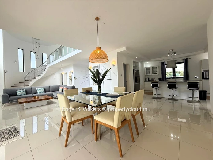 4 Bedroom Villa with Private Pool For Rent at Pereybere