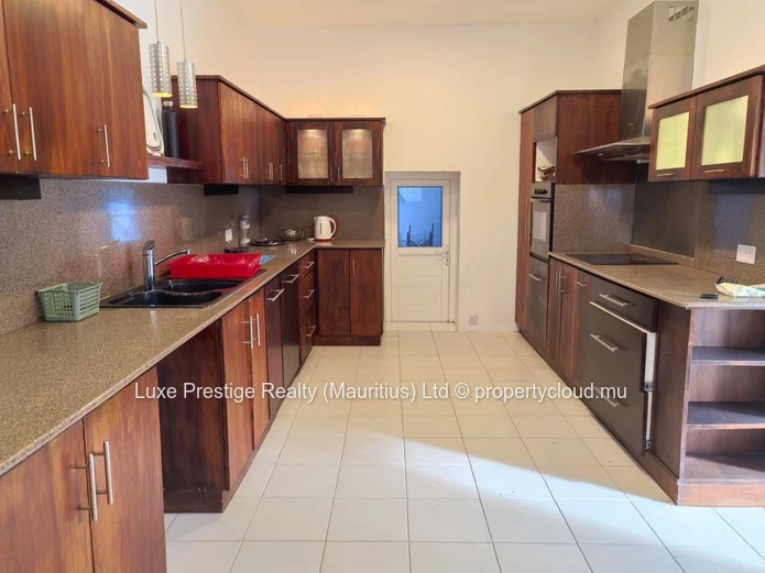 Beachfront 3-Bedroom Villa with Detached Studio on 2,587.75 m² Land in Poste Lafayette | Direct Beach Access | Leaseh...