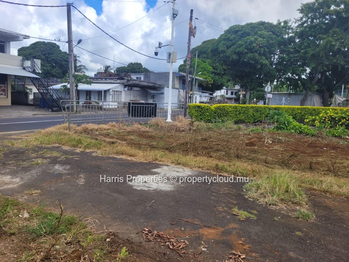 À VENDRE – Terrain commercial d’exception à Belle Vue Maurel