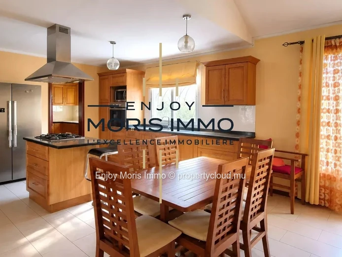 Spacious Furnished Villa with Pool – For sale at Cap Malheureux