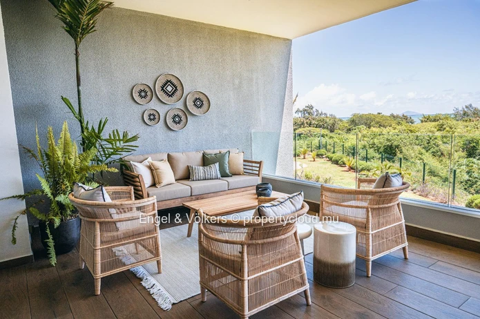 Stylish Apartment with Sea and Lagoon Views