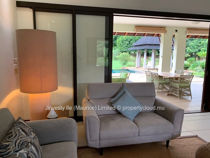 FOR SALE — EXCEPTIONAL VILLA 400 m² living space 3200 m² wooded grounds | TAMARIN GOLF COURSE0 m2 on TAMARINA GOLF! i...