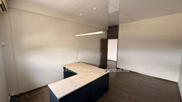 Bâtiment industriel de 1 600 m² à louer à Phoenix – Rs 450 000/mois