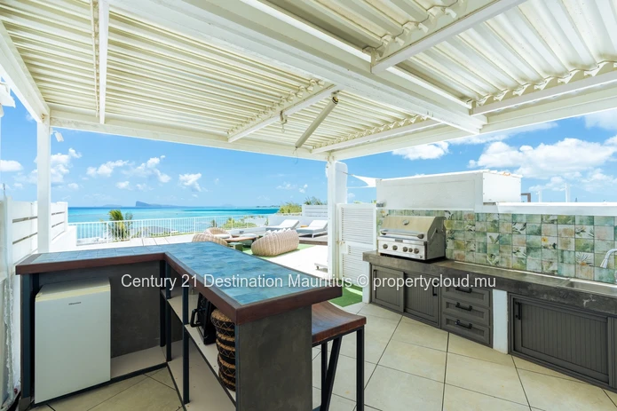Penthouse with 360° Rooftop Terrace – Pointe aux Canonniers
