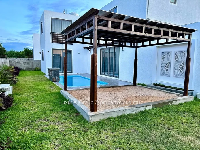Modern Villa For Rent In Pereybere – Peaceful Setting With Private Pool