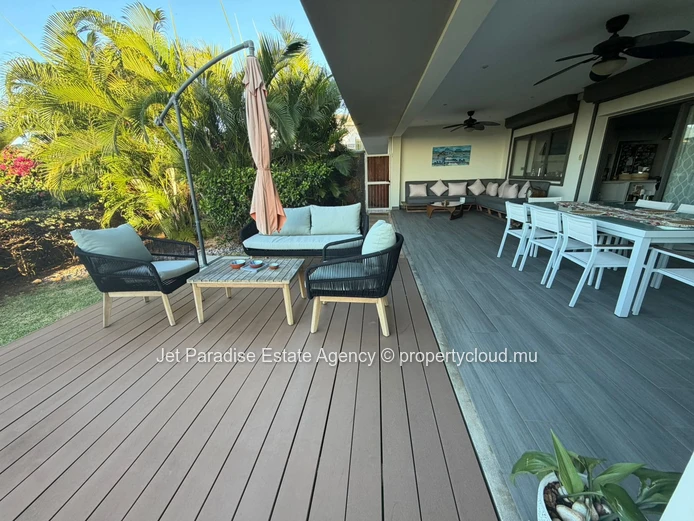 Beautiful Furnished ground floor apartment with Sea View