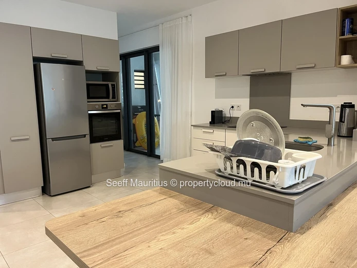 Appartement 3 chambres en bord de mer : Accès direct, sécurité 24h