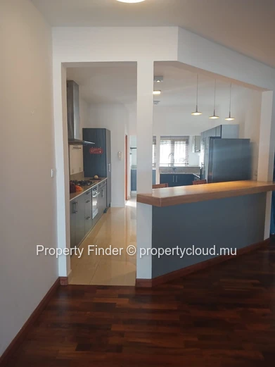 Charming Ground-Floor Apartment with Lagoon and Le Morne Views in Black River