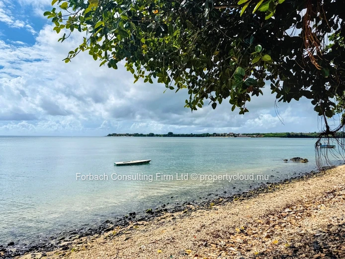 Beachfront land at Baie du Tombeau - ideal for stunning project!