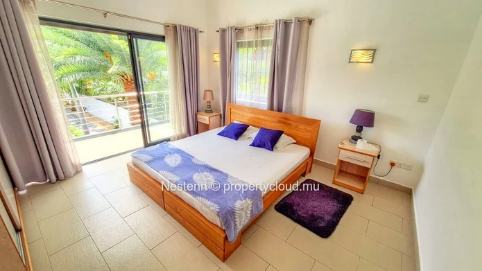 Modern 4-bed house in a beautiful garden