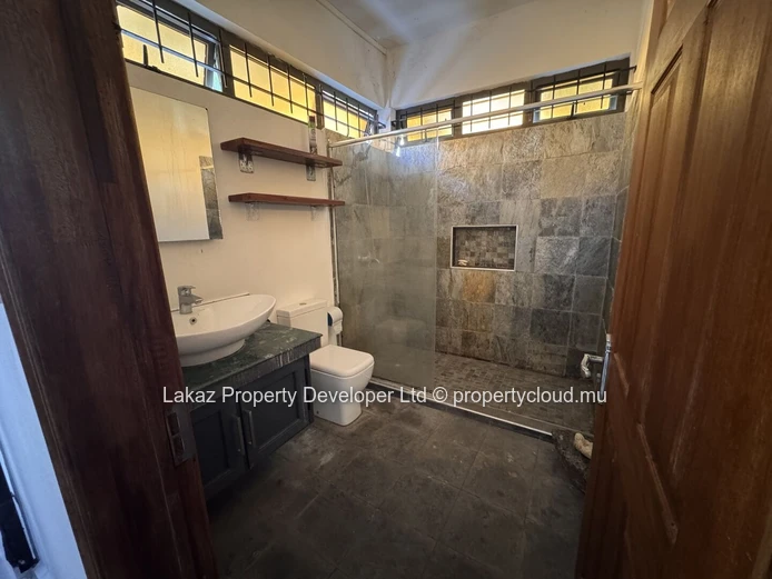 Duplex meublé de 3 chambres à louer à Pointe aux Canonniers