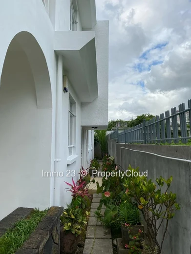 Maison / Villa - 6 chambres - Quatre Bornes - Ref. MA89665VE