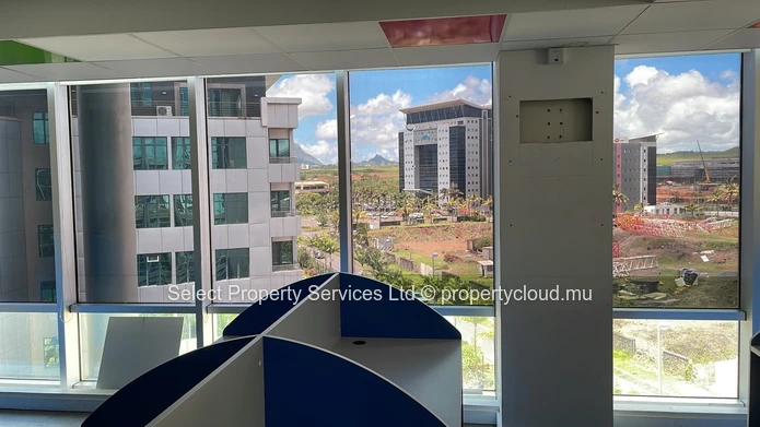 Espaces de bureaux meublés  à louer à Ebène