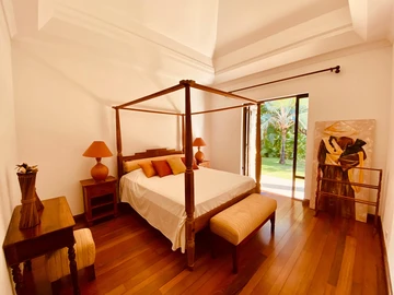 5 Bedroom Villa