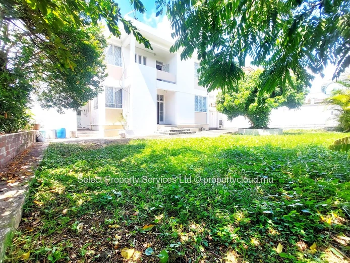 À Vendre : Belle maison non meublée à Vacoas,