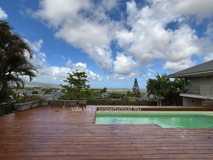 Mont Piton - Belle maison familiale de 4 chambres avec piscine