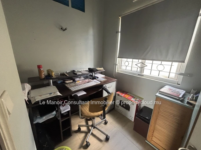 4-Bedroom Villa with Office for Sale in Albion