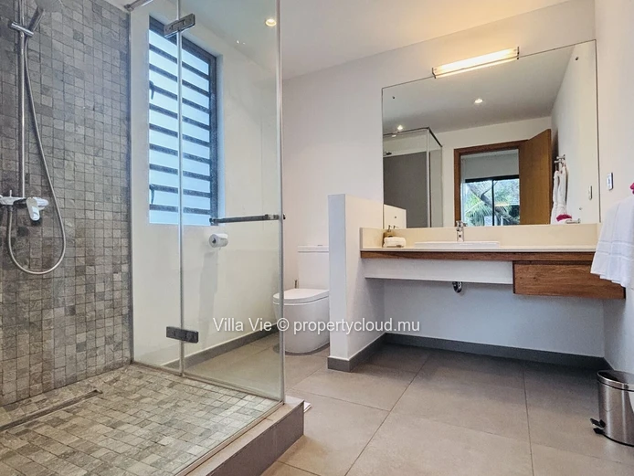 Grand Gaube - 4-bedroom ensuite villa with swimming pool
