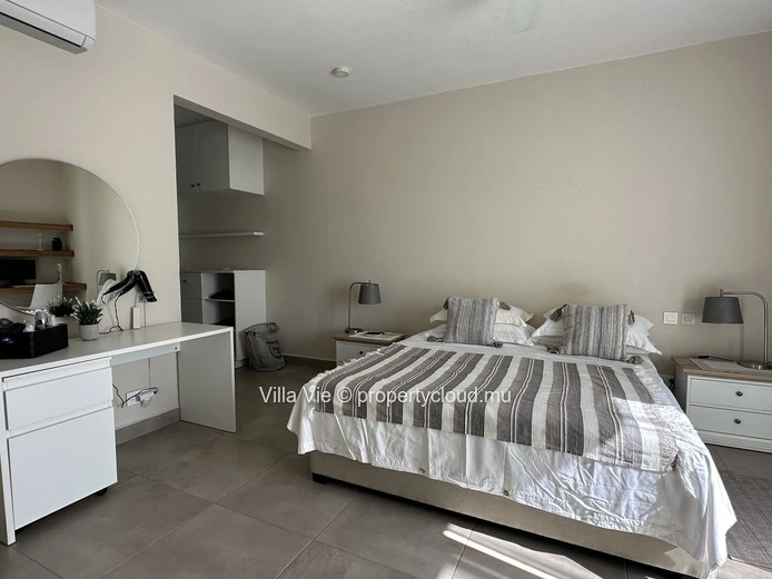 Pereybere - 2-bedroom penthouse (Sole Mandate)