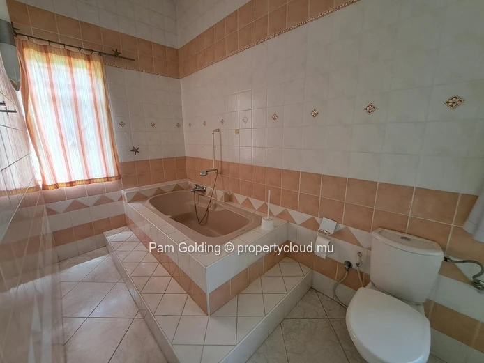 Pointe aux Canonniers – Maison à vendre – Pam Golding Mauritius