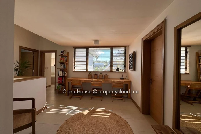 Luxury Villa Mon Choisy, Golf, 4 ensuite bedrooms, swimming pool, fitness, SPA, tennis, Padel. Alvalaible to foreigners.