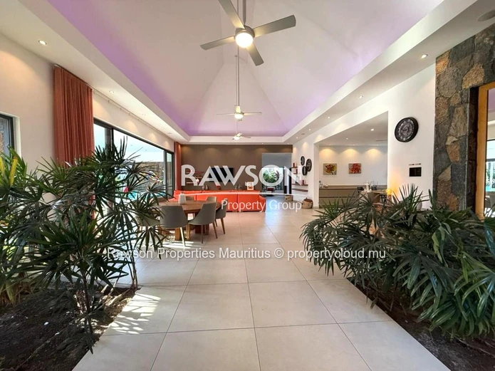 Luxury Villa | 4 En-Suite Bedrooms + Office | Private Pool | Pereybere