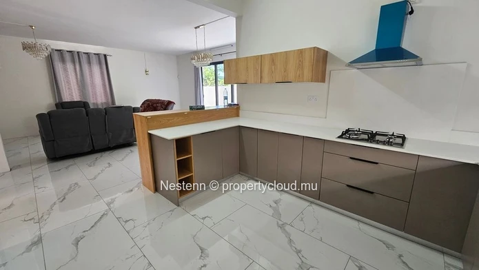 Maison moderne de 2 chambres avec bureau 