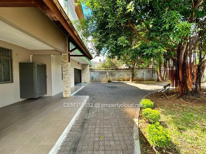 Semi-Furnished 3-Bedroom Ground Floor Apartment for Rent – Beau-Bassin
